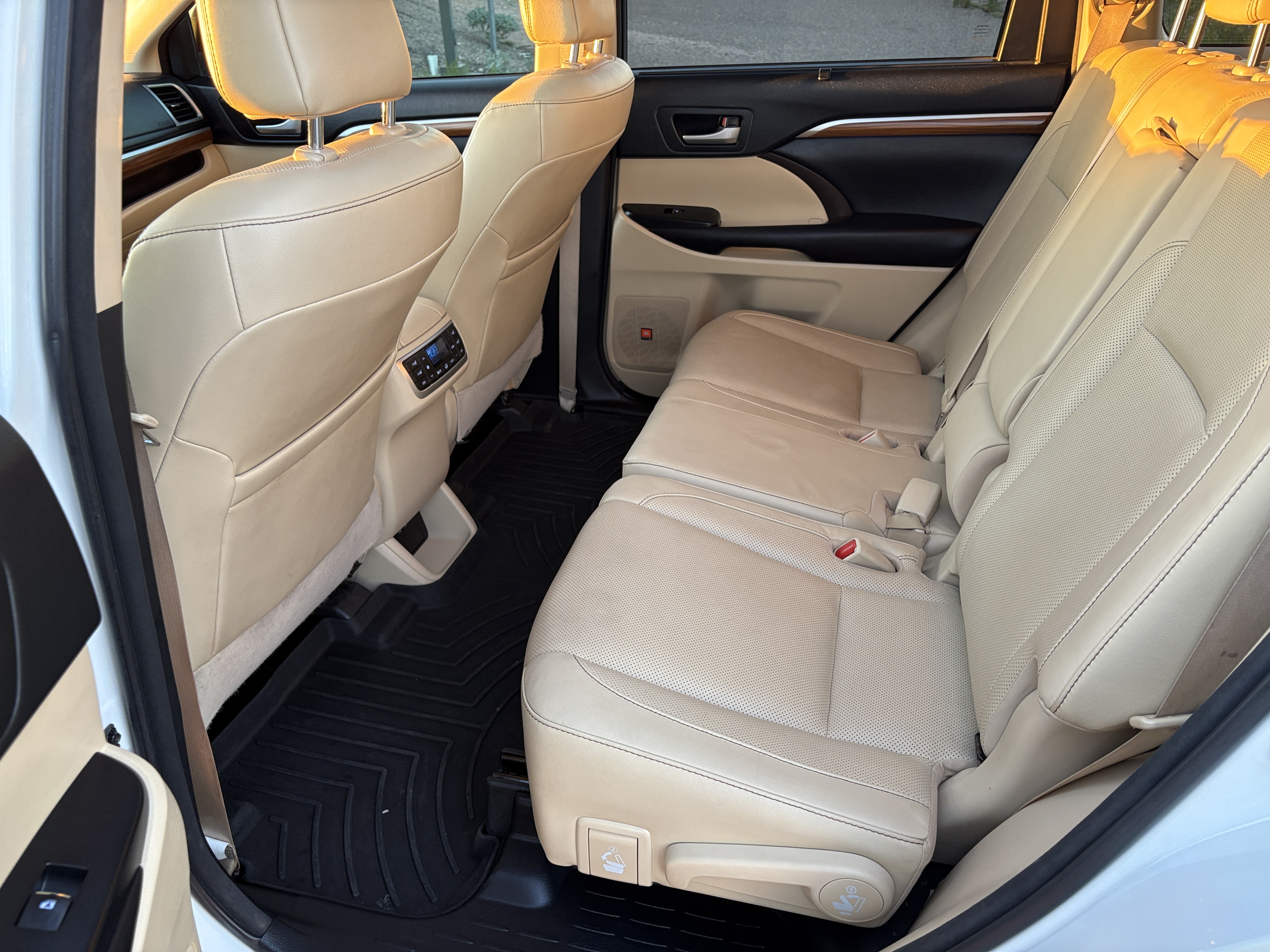 Used 2017 Toyota Highlander Limited Platinum AWD/4WD image 11