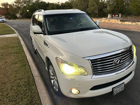 Used 2014 INFINITI QX80 2WD w/ Deluxe Touring Package image 4
