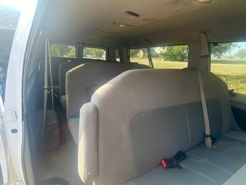 Used 2014 Ford E-350 and Econoline 350 XLT image 8