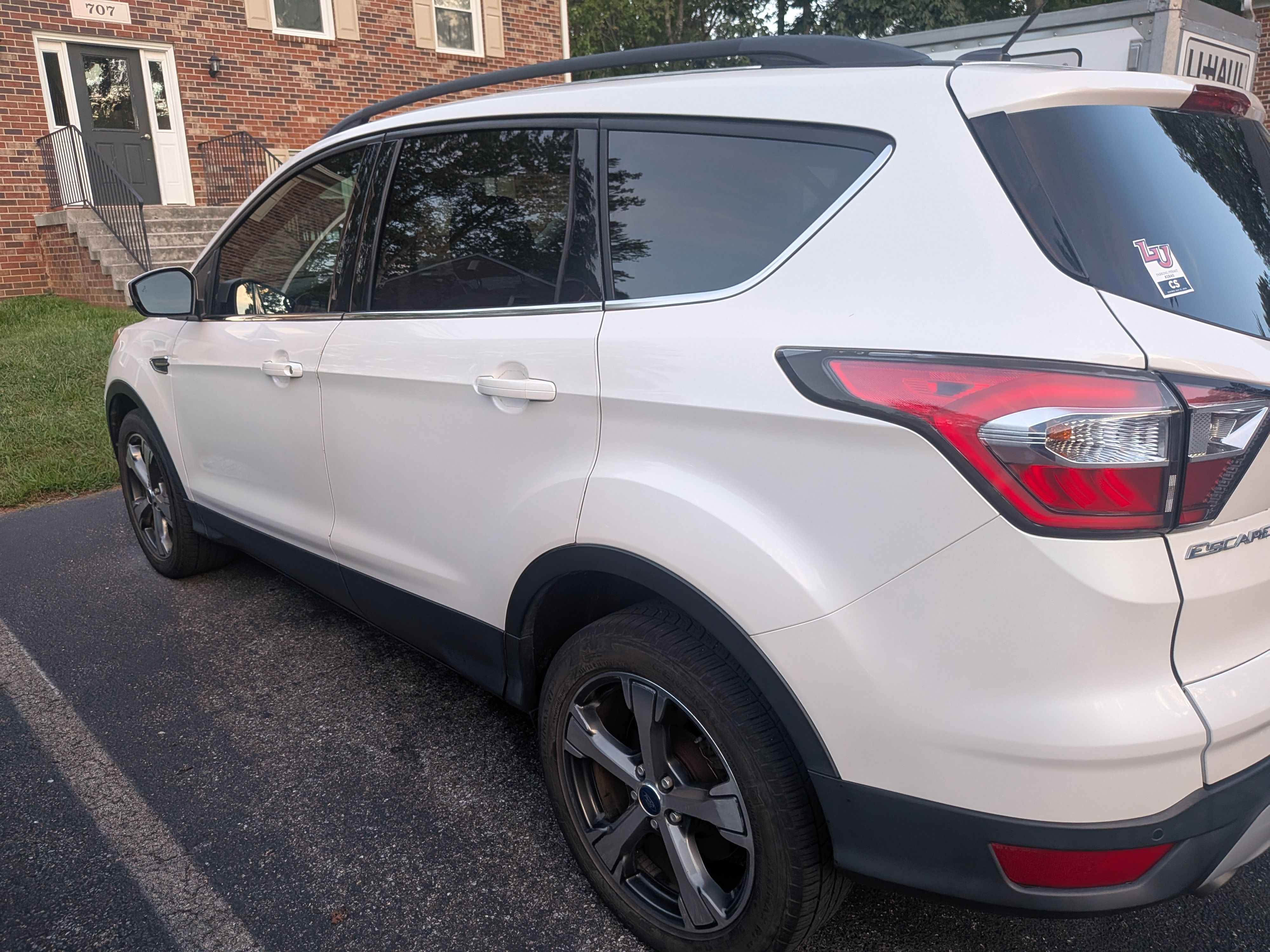Used 2017 Ford Escape SE w/ SE Leather Comfort Package FWD image 2