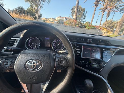 Used 2018 Toyota Camry LE FWD image 14