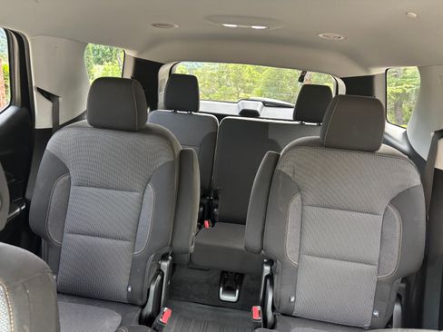 Used 2019 Chevrolet Traverse LT FWD image 8