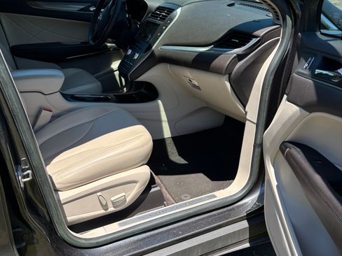 Used 2018 Lincoln MKC Premiere FWD image 12