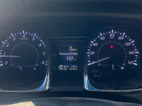 Used 2014 Toyota Avalon Limited w/ Technology Package image 8