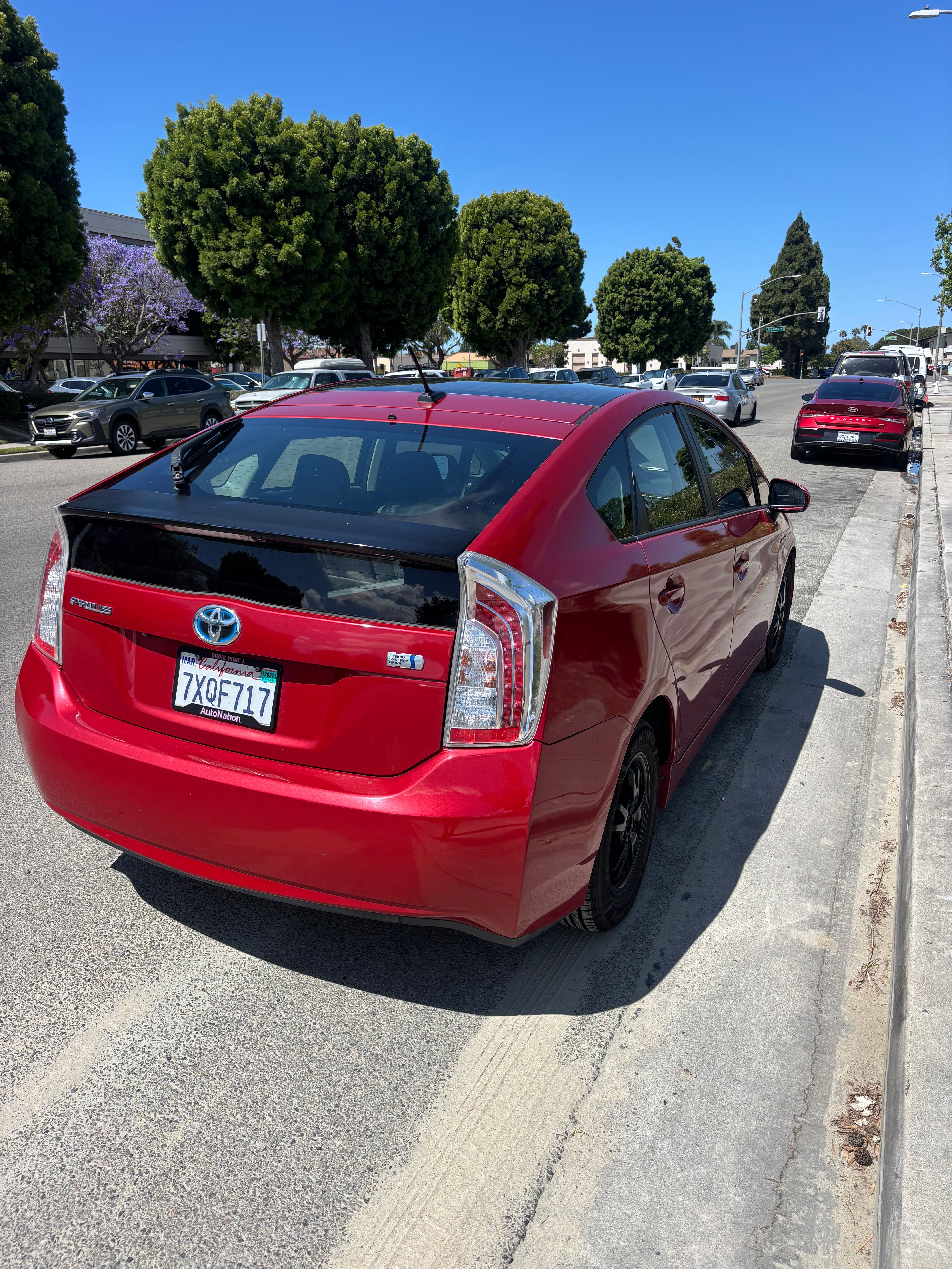 Used 2013 Toyota Prius Three w/ Solar Roof Pkg FWD image 2