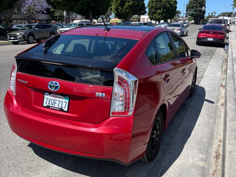 Used 2013 Toyota Prius Three w/ Solar Roof Pkg FWD image 2