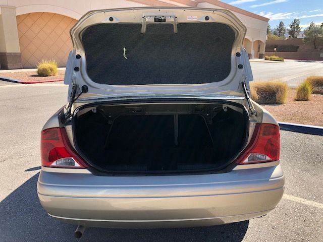Used 2002 Ford Focus SE FWD image 11