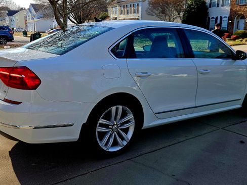 Used 2016 Volkswagen Passat 1.8T SEL Premium image 5