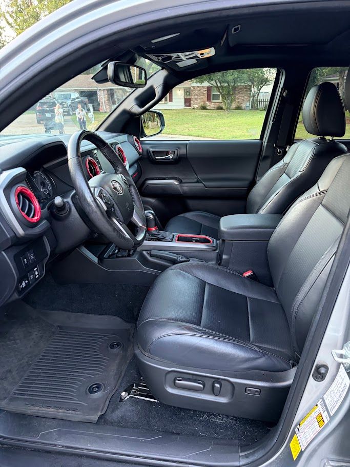 Used 2022 Toyota Tacoma TRD Off-Road w/ TRD Premium Off Road Package AWD/4WD image 12