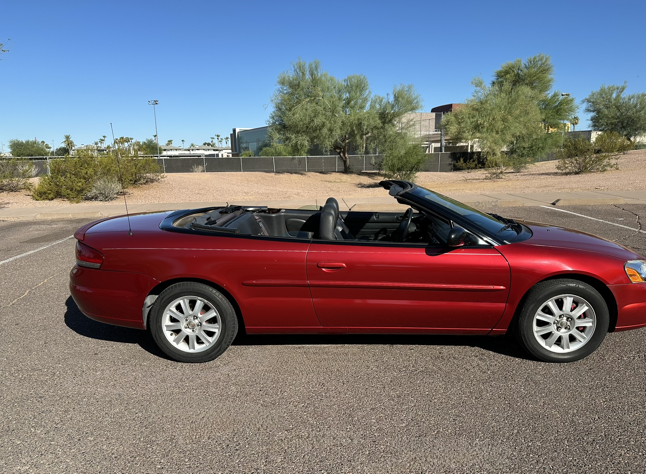 Used 2004 Chrysler Sebring GTC FWD image 4