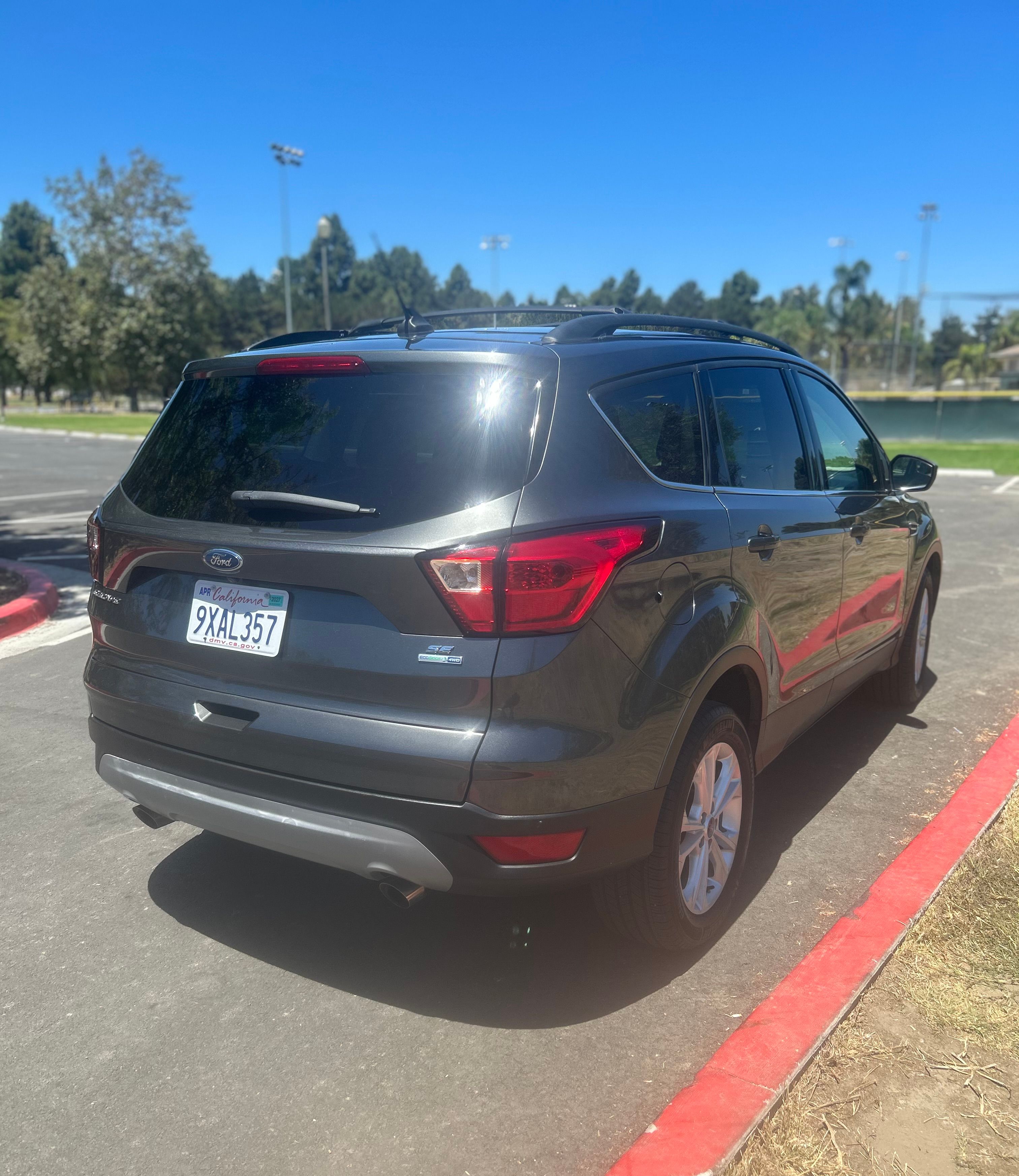 Used 2019 Ford Escape SE AWD/4WD image 2