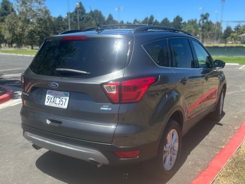 Used 2019 Ford Escape SE AWD/4WD image 2