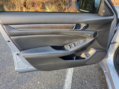 Used 2018 Honda Accord EX-L image 10