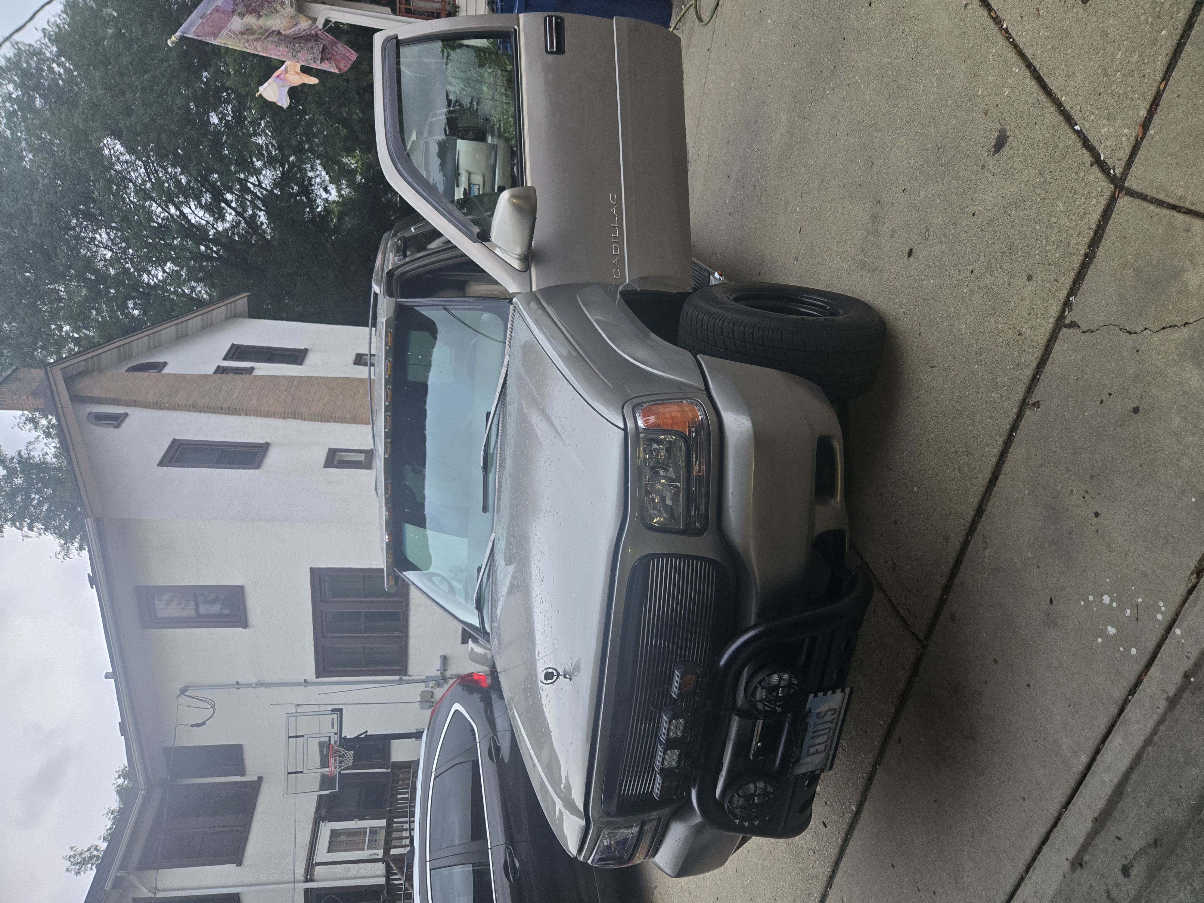 Used 2000 Cadillac Escalade 4WD image 4