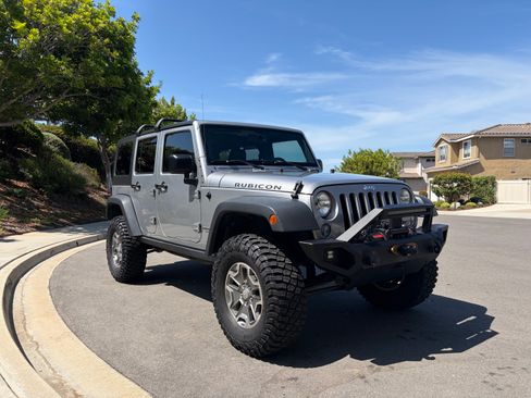 Used 2015 Jeep Wrangler Unlimited Rubicon w/ Connectivity Group AWD/4WD image 1