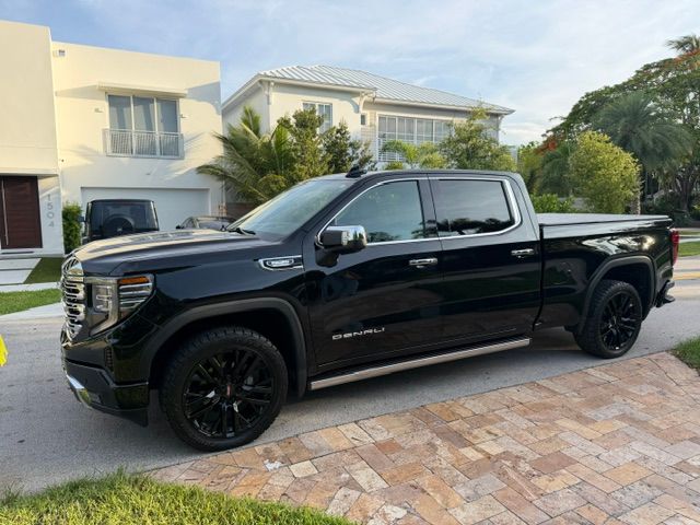 Used 2022 GMC Sierra 1500 Denali w/ Denali Reserve Package AWD/4WD image 1