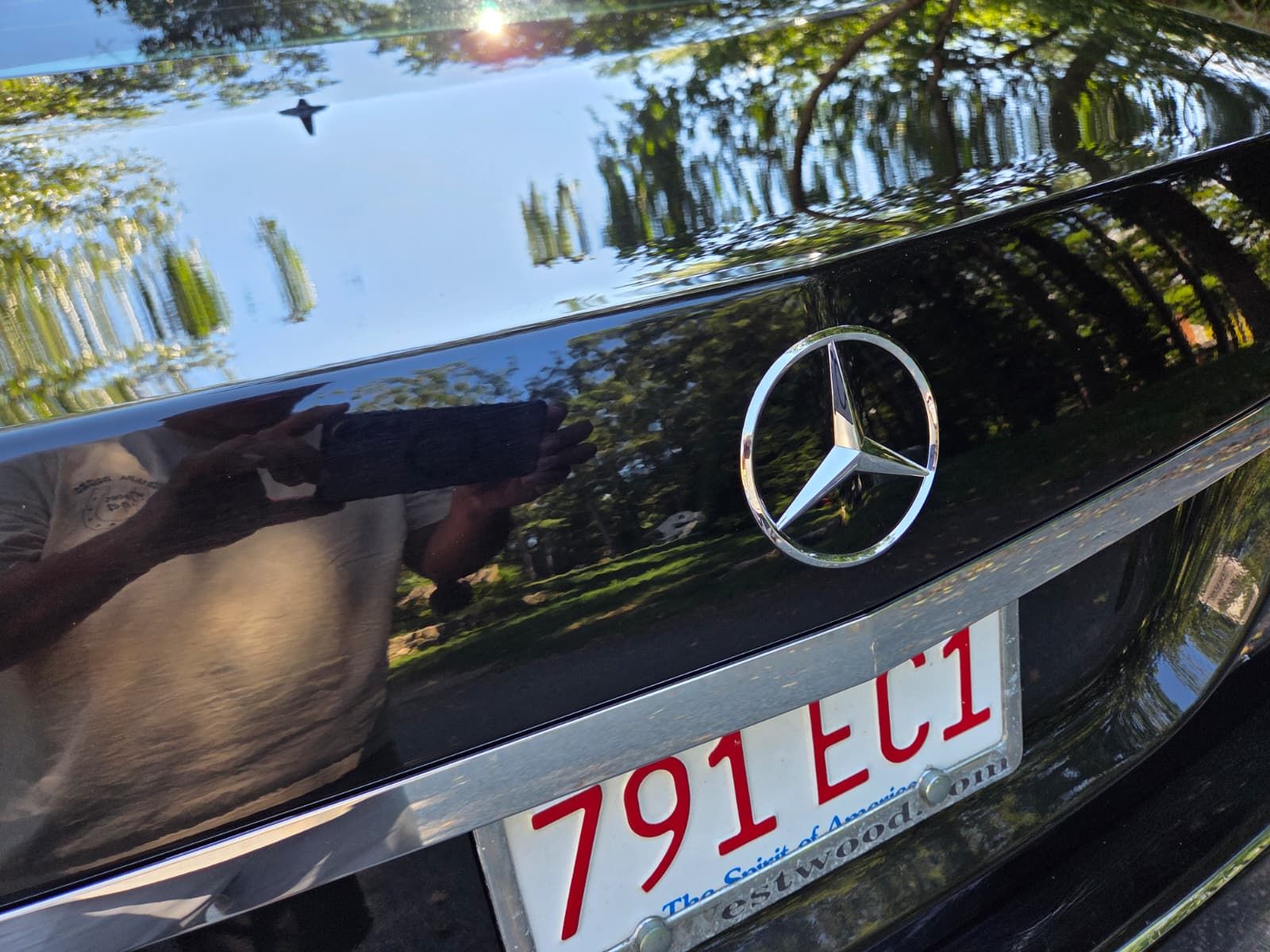 Used 2011 Mercedes-Benz E 550 4MATIC Sedan image 23