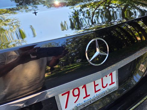 Used 2011 Mercedes-Benz E 550 4MATIC Sedan image 23