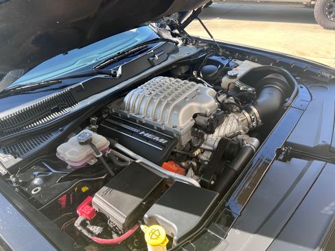 Used 2015 Dodge Challenger SRT Hellcat image 27