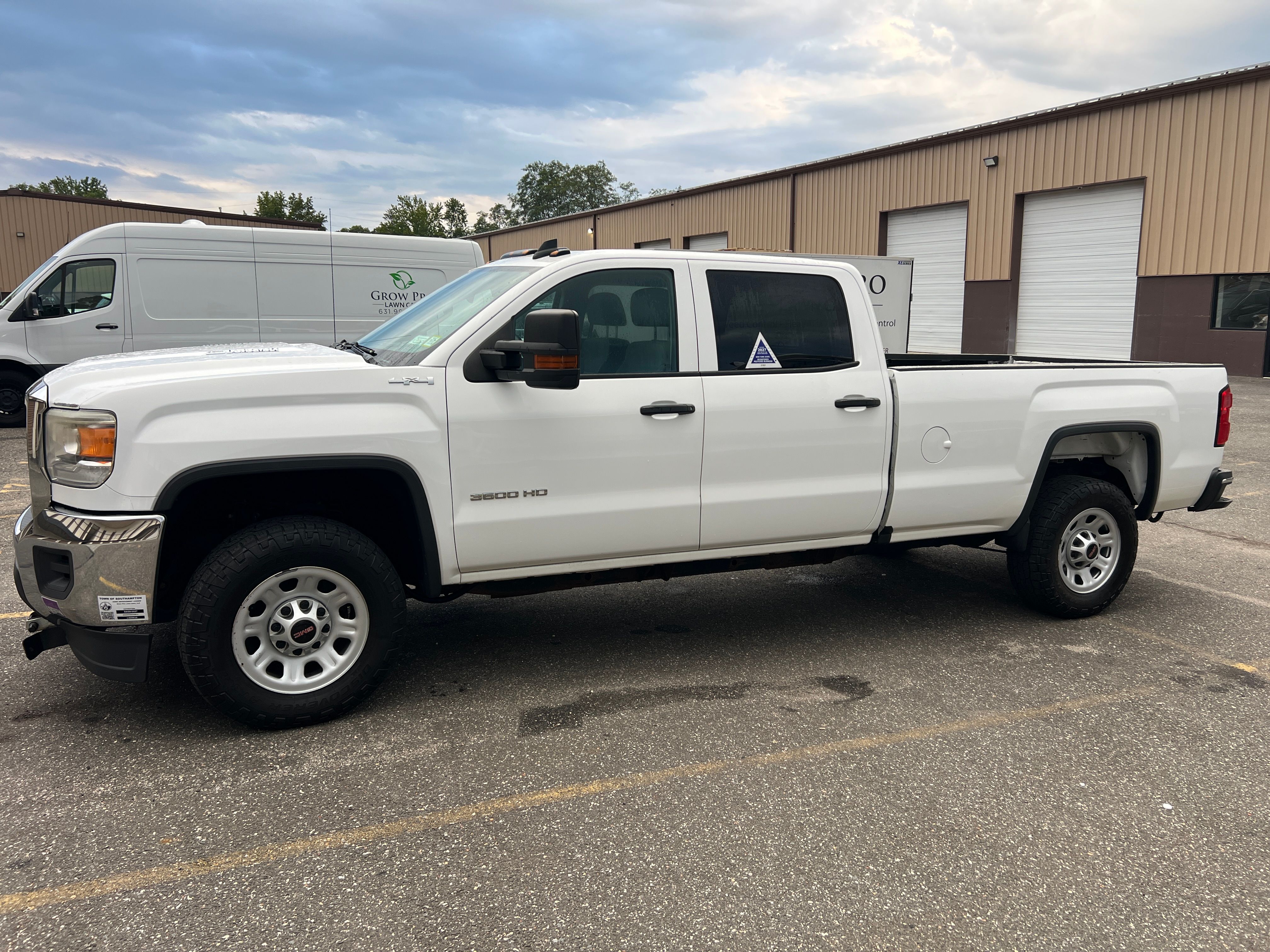 Used 2016 GMC Sierra 3500 4x4 Crew Cab w/ Sierra Convenience Package image 2