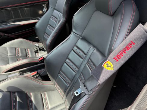 Used 2011 Ferrari 458 Italia Coupe RWD image 12