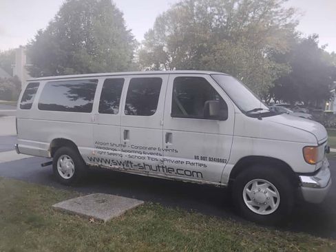 Used 2003 Ford E-350 and Econoline 350 XLT image 2