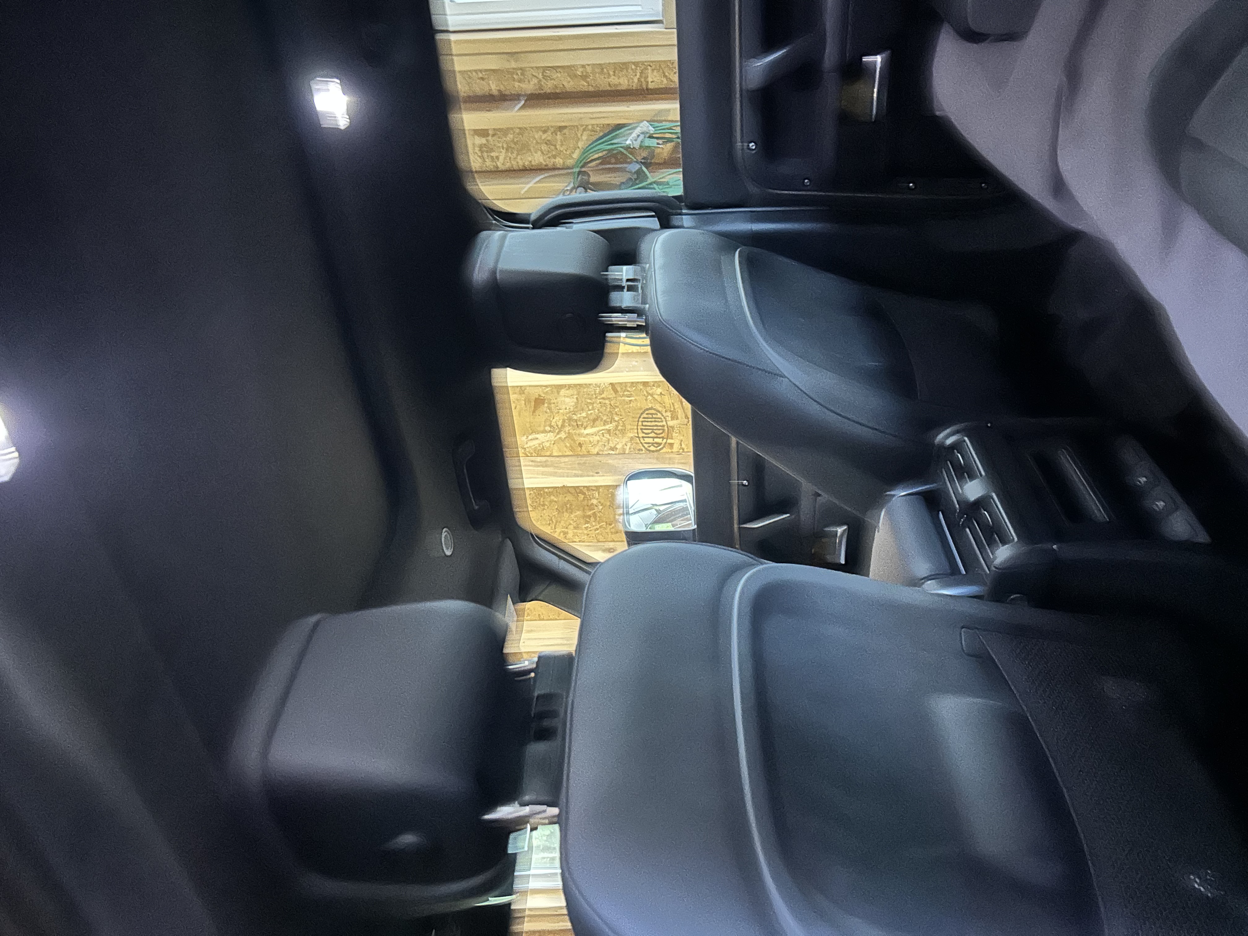 Used 2025 Land Rover Defender 110 X-Dynamic SE AWD/4WD image 9