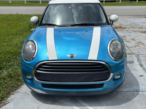 Used 2019 MINI Cooper 4-Door Hardtop FWD image 2