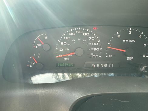 Used 2003 Ford F250 XL image 10