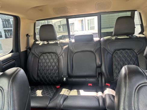 Used 2019 RAM 1500 Laramie AWD/4WD image 18