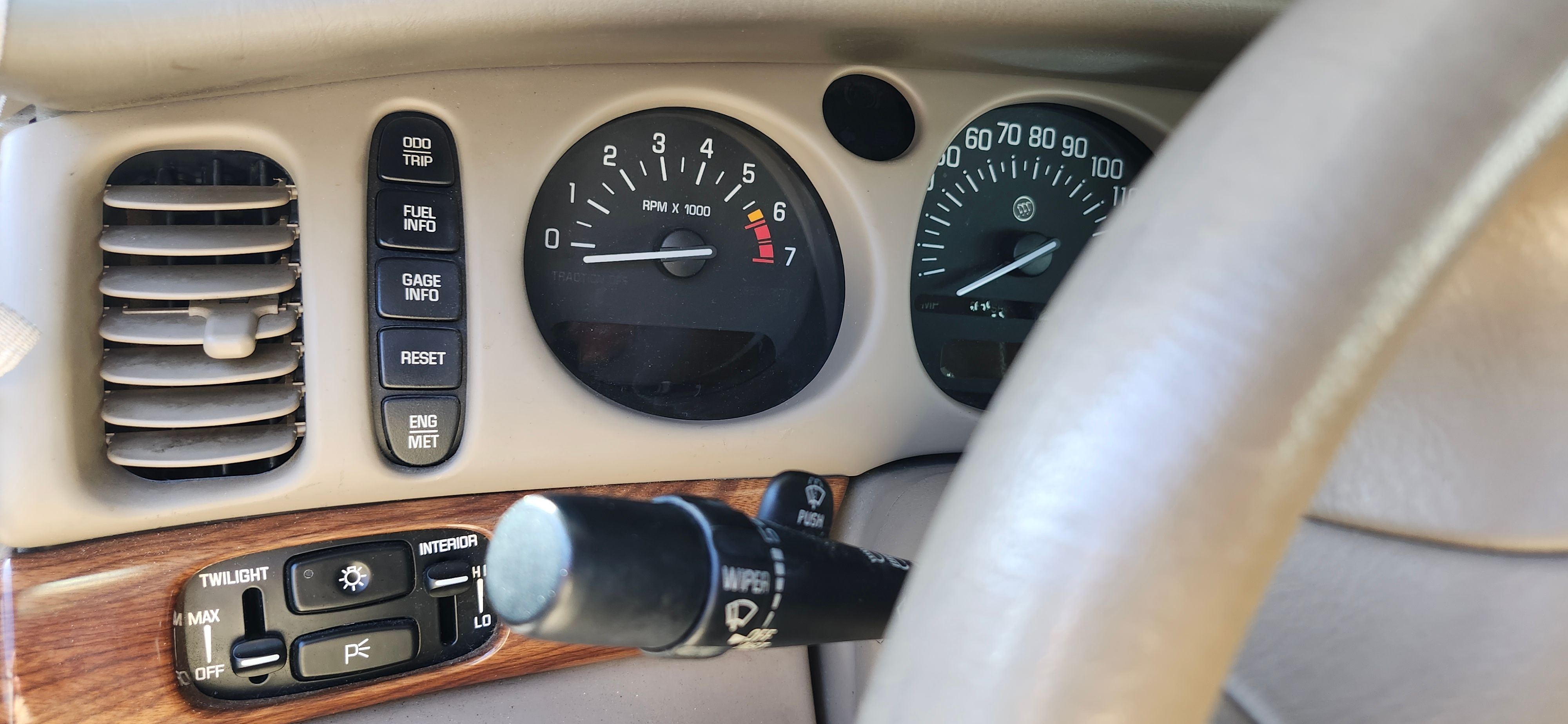 Used 2001 Buick Le Sabre Custom w/ Luxury Pkg FWD image 6