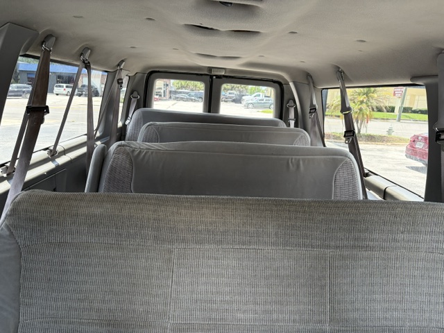 Used 1999 Ford E-350 and Econoline 350 Club Wagon RWD image 4