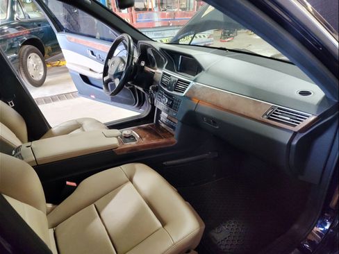 Used 2010 Mercedes-Benz E 350 4MATIC Sedan image 5