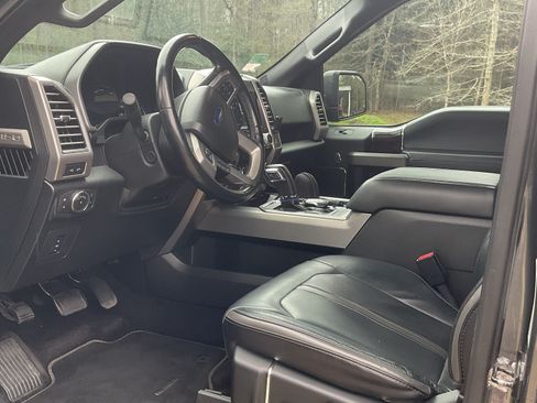 Used 2017 Ford F150 Platinum w/ Equipment Group 701A Luxury image 2