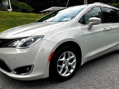 Used 2017 Chrysler Pacifica Touring-L Plus w/ Advanced Safetytec Group