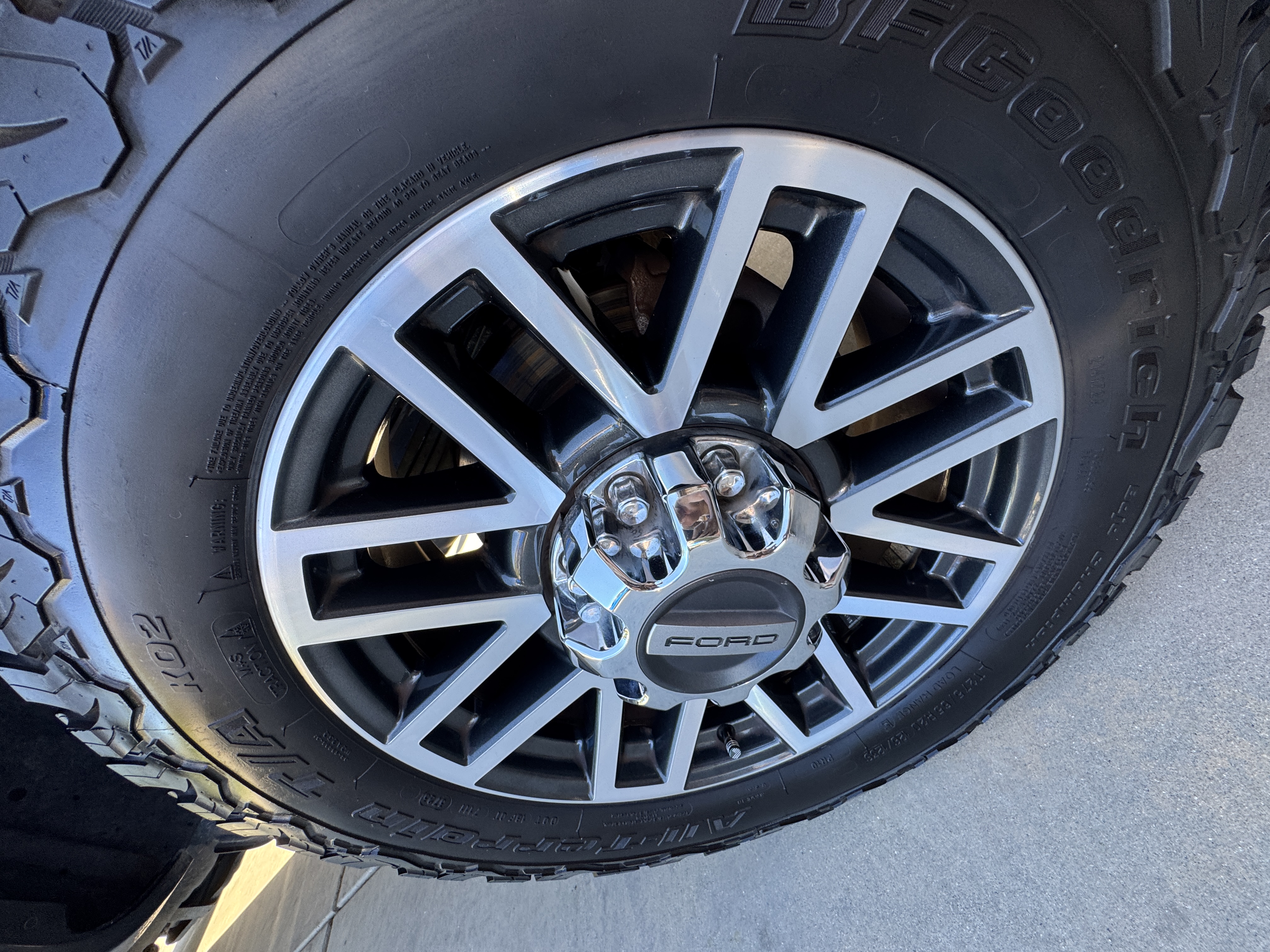 Used 2019 Ford F350 Lariat w/ Lariat Ultimate Package AWD/4WD image 11