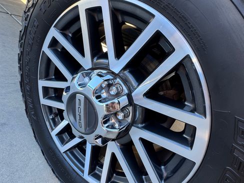 Used 2019 Ford F350 Lariat w/ Lariat Ultimate Package AWD/4WD image 11