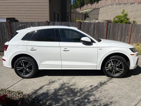 Used 2020 Audi Q5 e Premium w/ Convenience Package AWD/4WD image 1