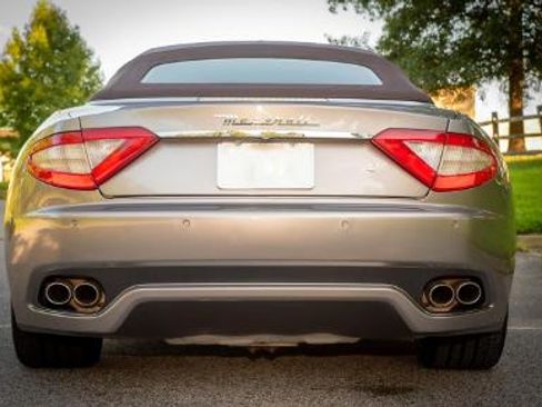 Used 2011 Maserati GranTurismo Convertible RWD image 2