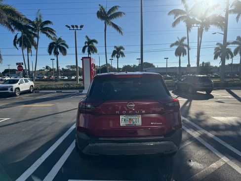 Used 2022 Nissan Rogue SV image 9