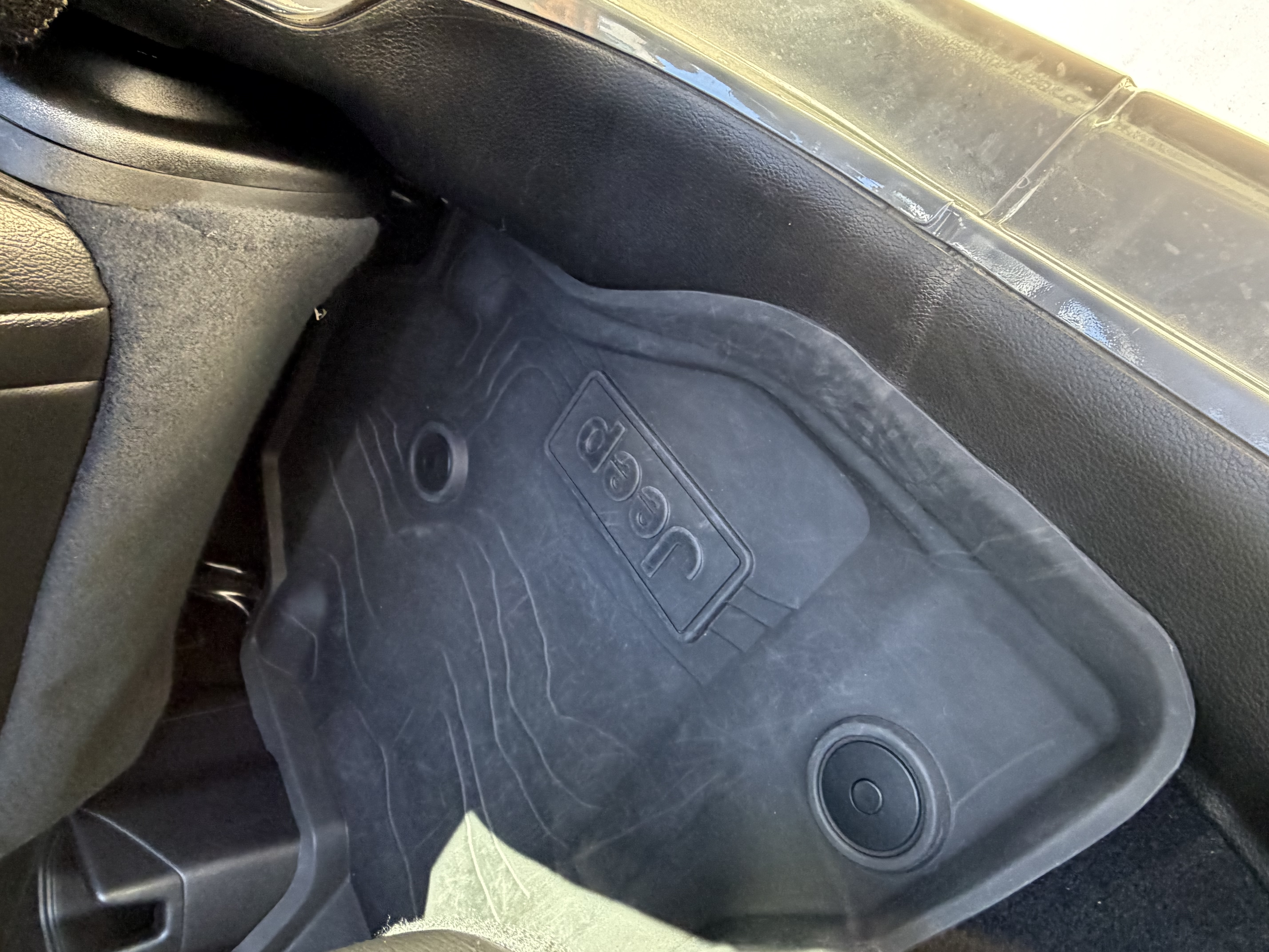 Used 2023 Jeep Gladiator Sport AWD/4WD image 18