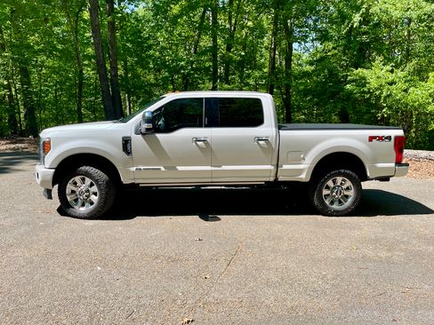 Used 2019 Ford F250 Platinum w/ Platinum Ultimate Package AWD/4WD image 5