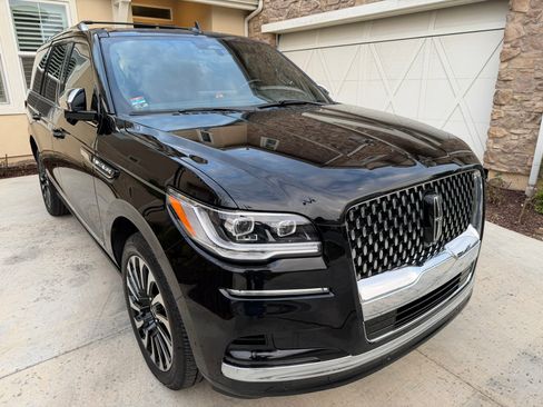 Used 2022 Lincoln Navigator Black Label image 2