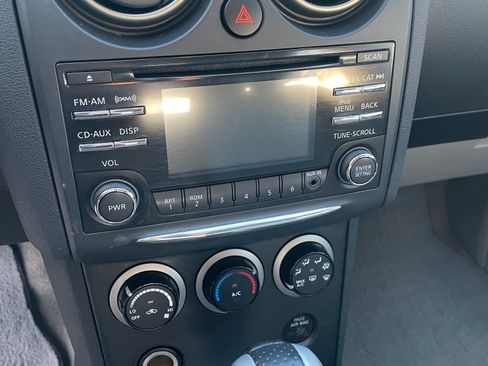 Used 2014 Nissan Rogue S w/ Convenience Package image 2