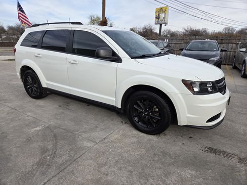 Used 2020 Dodge Journey SE w/ SE Popular Equipment Group image 12