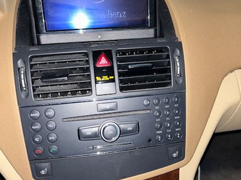 Used 2008 Mercedes-Benz C 300 4MATIC Sedan image 9