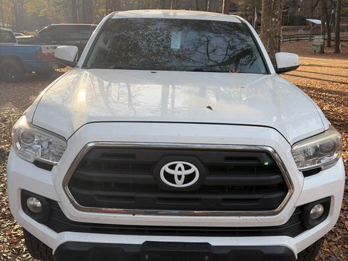 Used 2016 Toyota Tacoma SR5 image 4