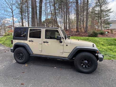 Used 2011 Jeep Wrangler Unlimited Sport image 1