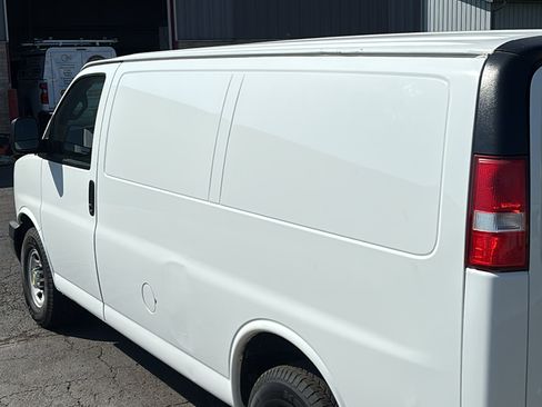 Used 2017 GMC Savana 2500 image 6