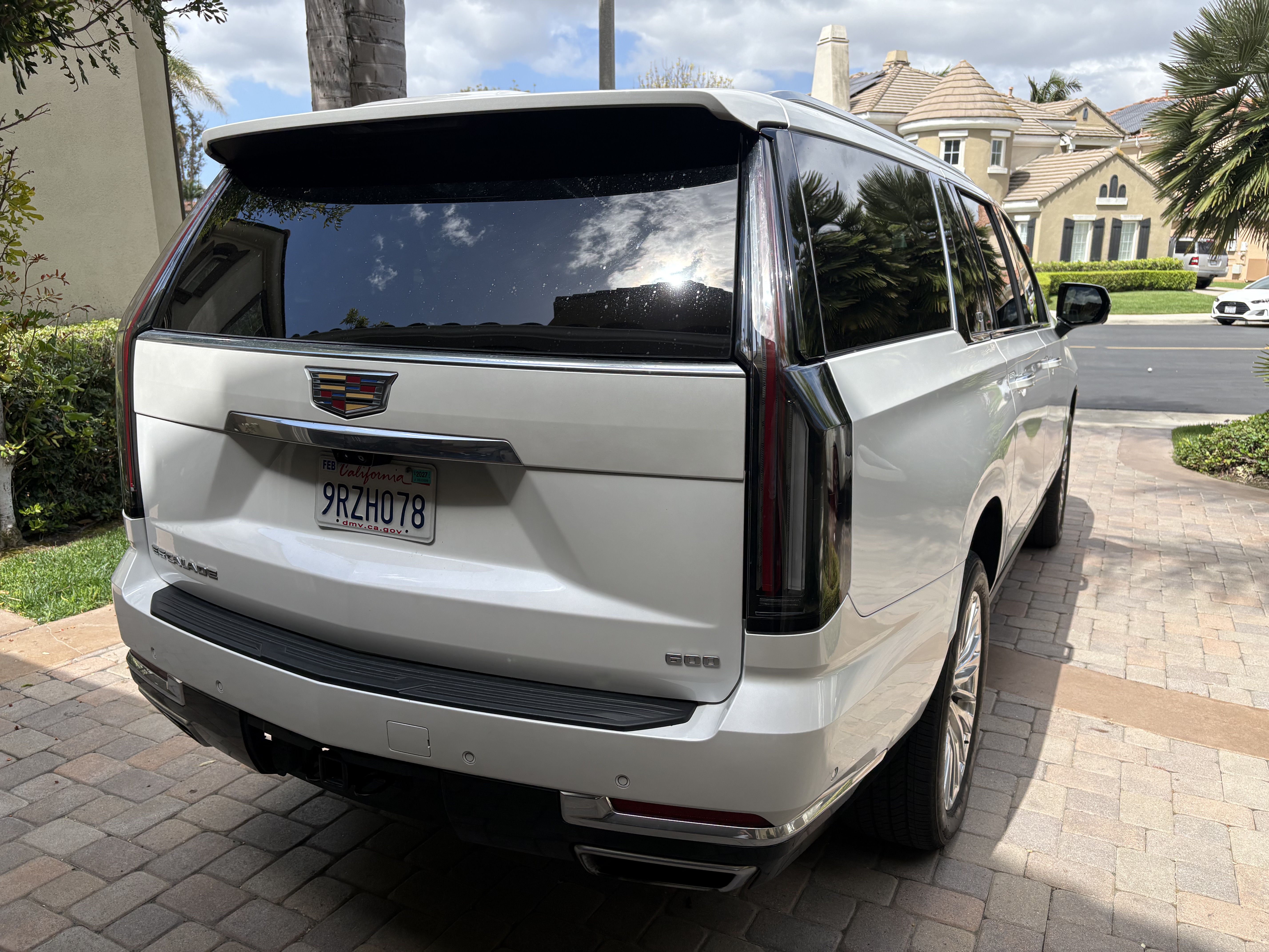 Used 2025 Cadillac Escalade ESV Premium Luxury AWD/4WD image 8